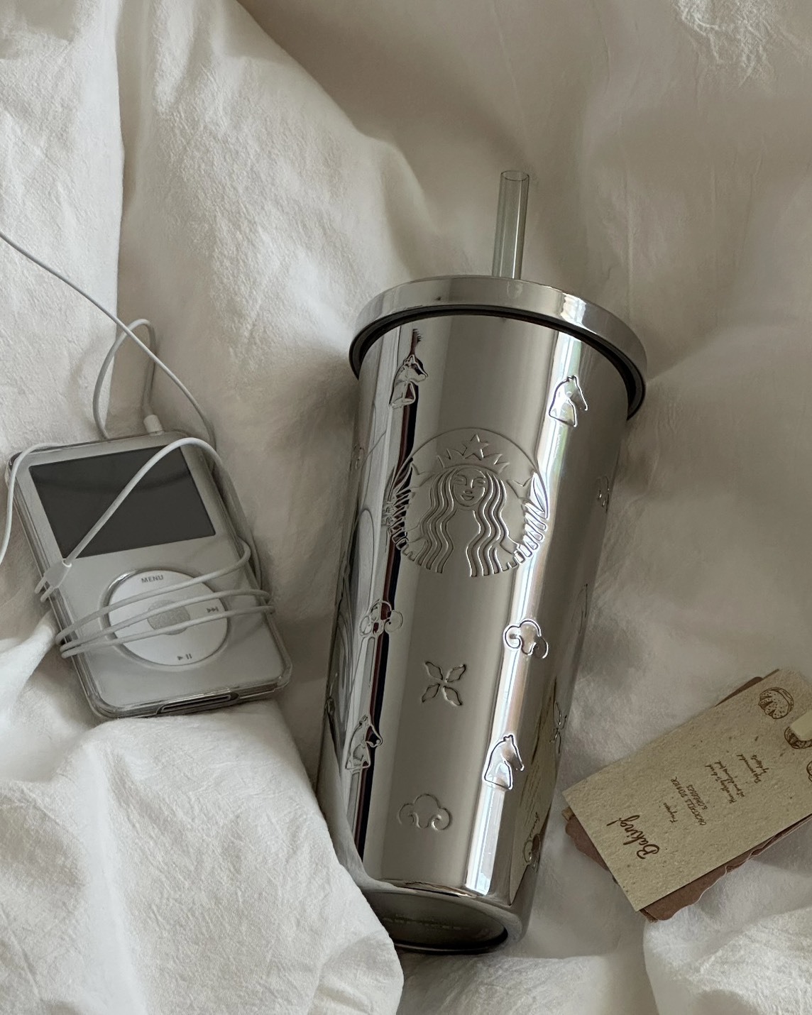 iSNEAKERS | STARBUCKS 星巴克 馬年限定駿躍星程系列 銀色 浮雕 吸管杯 690ml