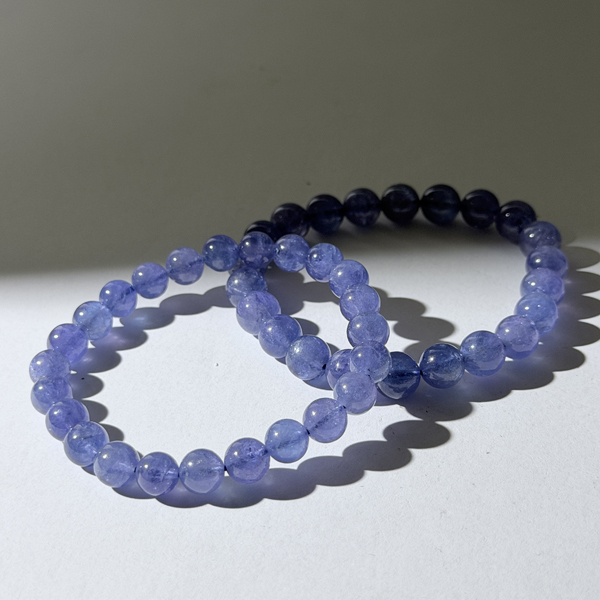 坦桑石（Tanzanite，又稱丹泉石