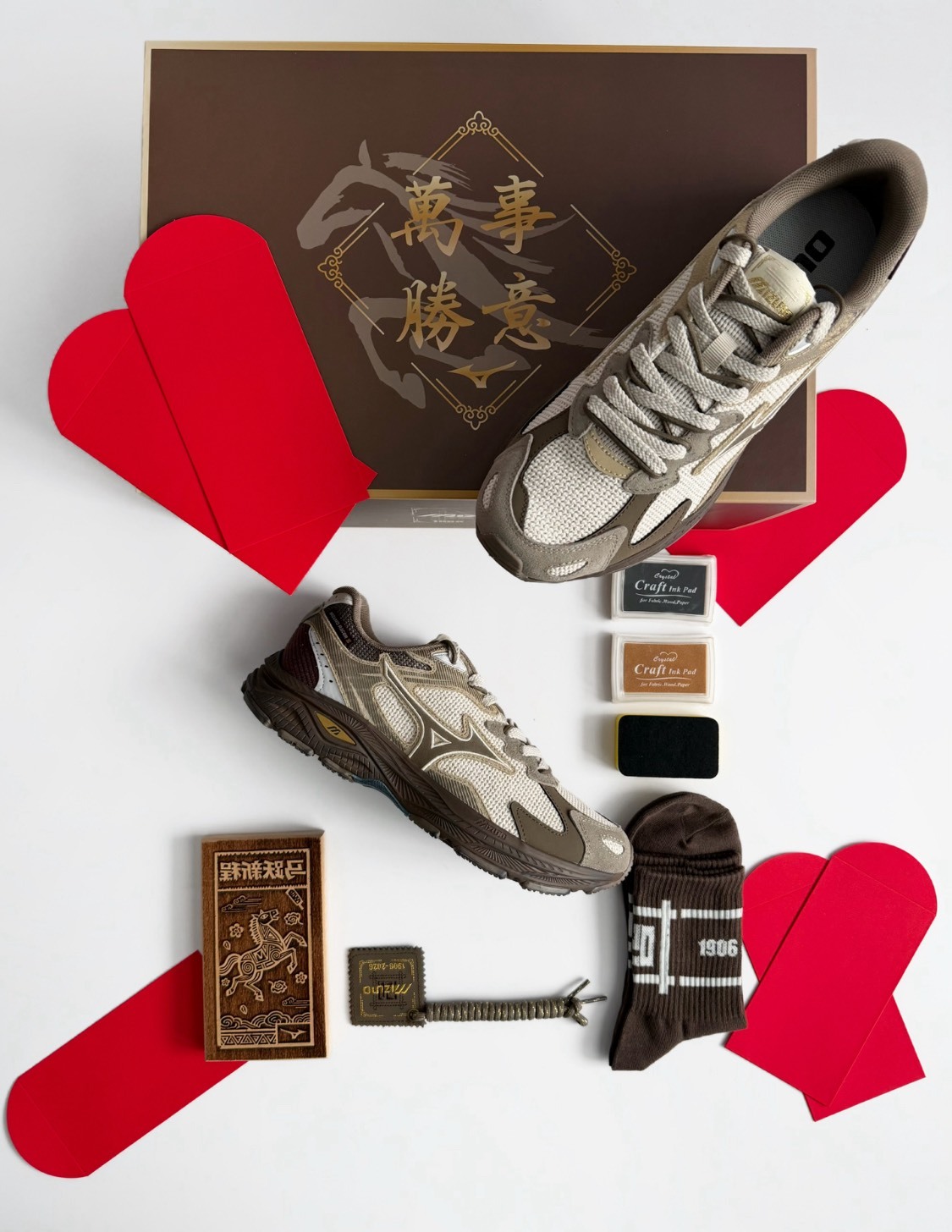 【Focus Store】預購 Mizuno Racer S CNY "Year Of The Horse" 馬年限定禮盒 D1GH253518