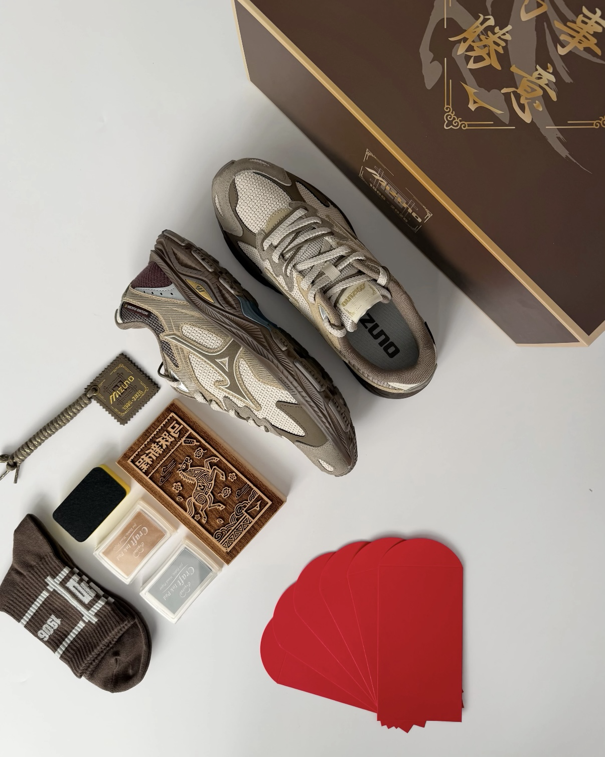 Mizuno Racer S CNY 沙漠奶茶色 大地色 馬年限定 禮盒組 美津濃 男女同款