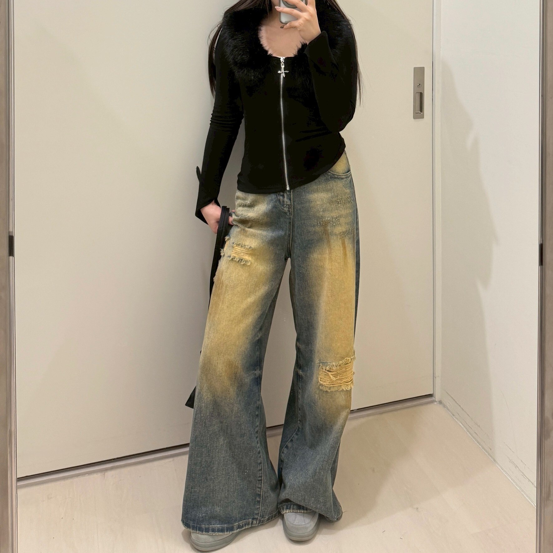 書頁底片 仿舊刷破直筒牛仔褲