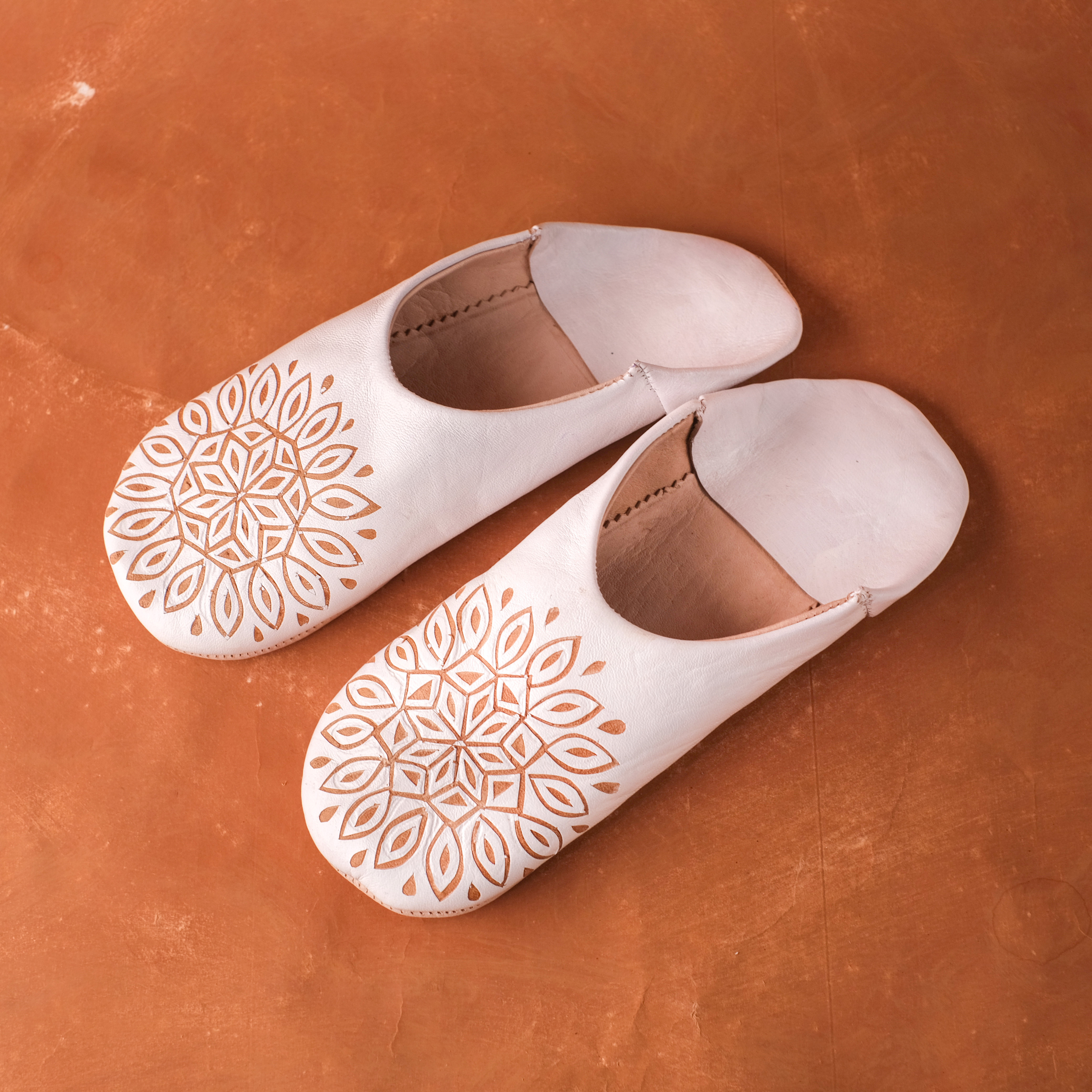 柏柏手工鞋 ｜刻紋白 - 圓｜摩洛哥