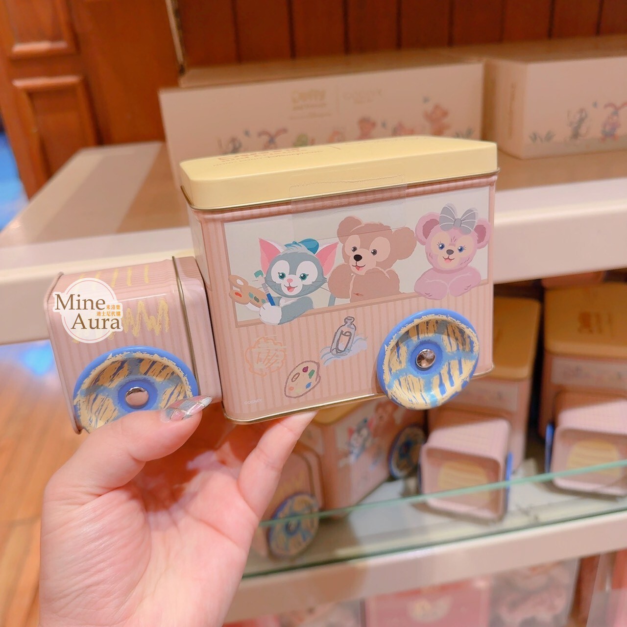 達菲 Duffy 與好友們 巧克力 汽車造型 鐵盒 -香港迪士尼樂園