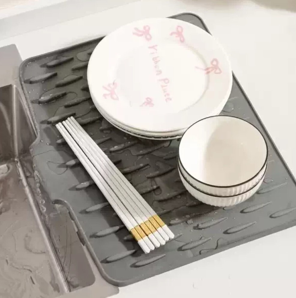 廚房用斜坡式矽膠瀝水墊(買一送一)