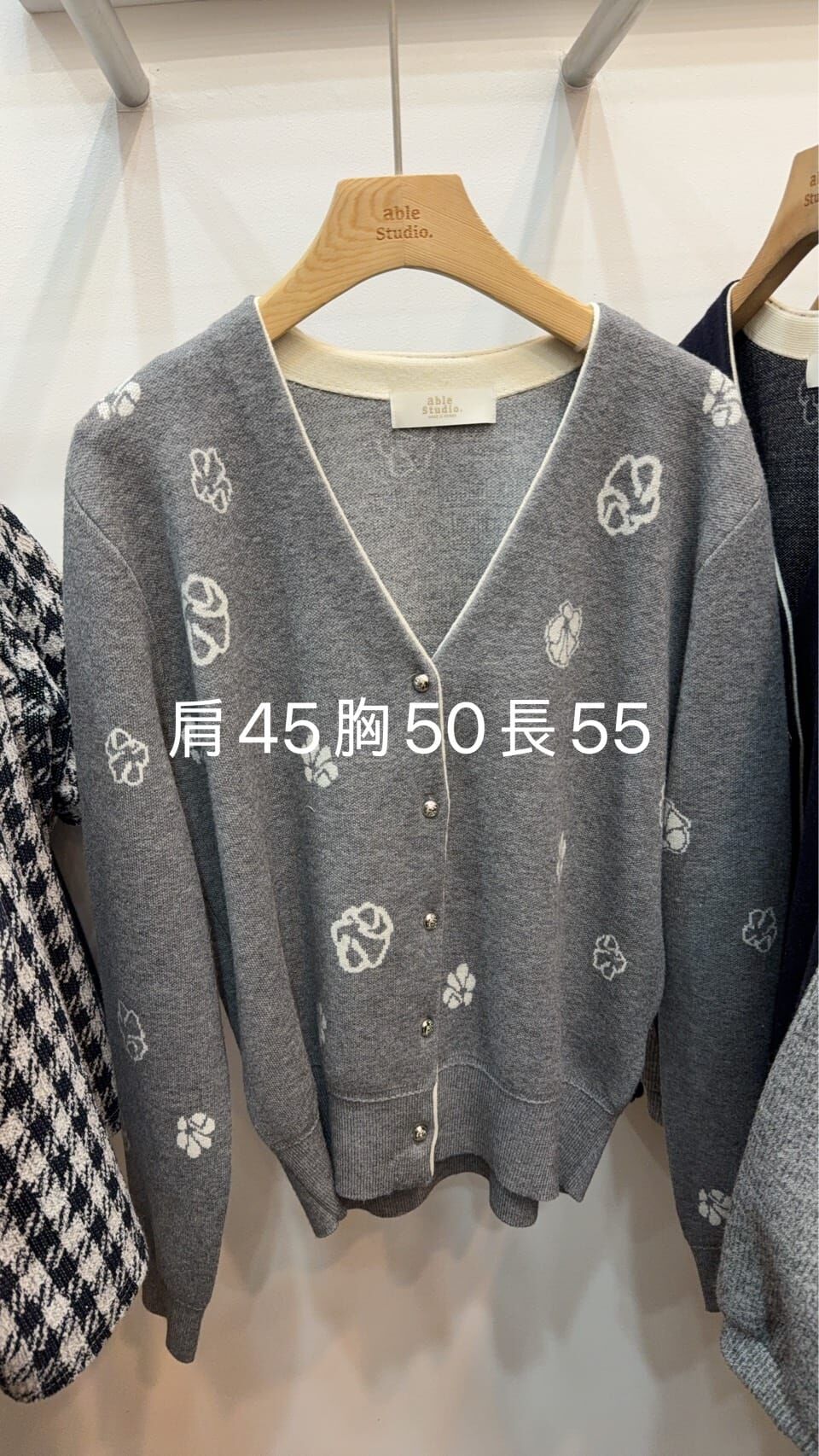 AS5418 V領花花長袖外套