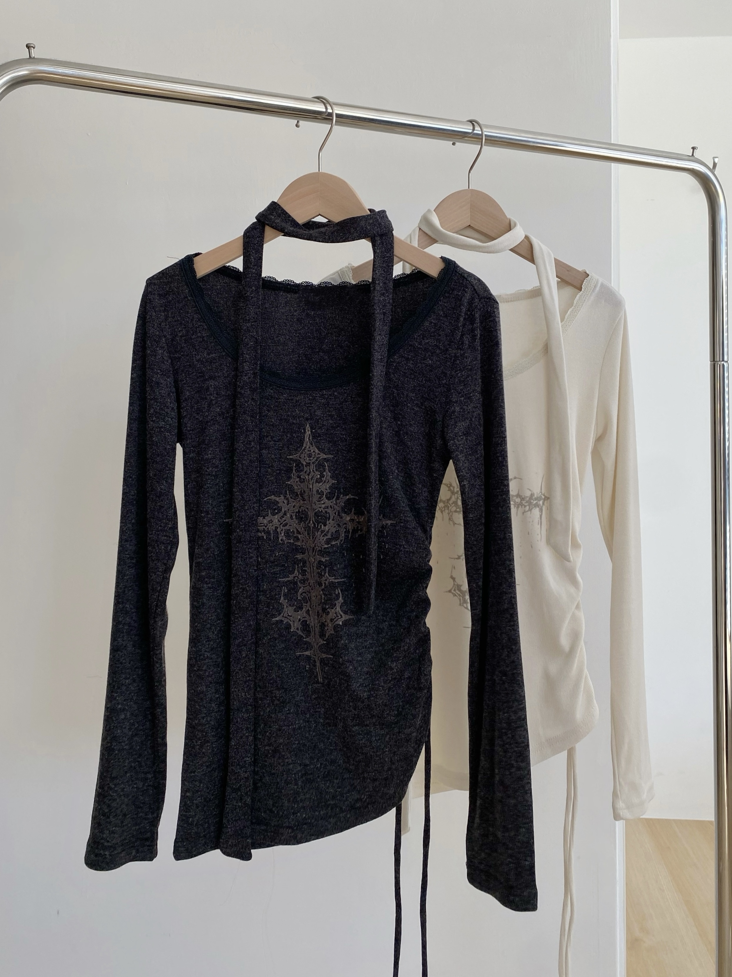 不對稱抽繩十字架繞脖上衣