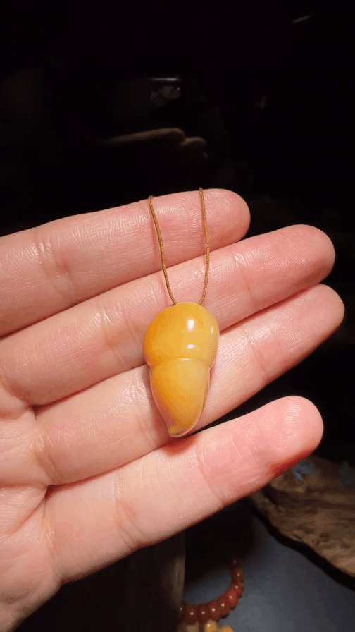 1226719 和田玉籽料龍牙