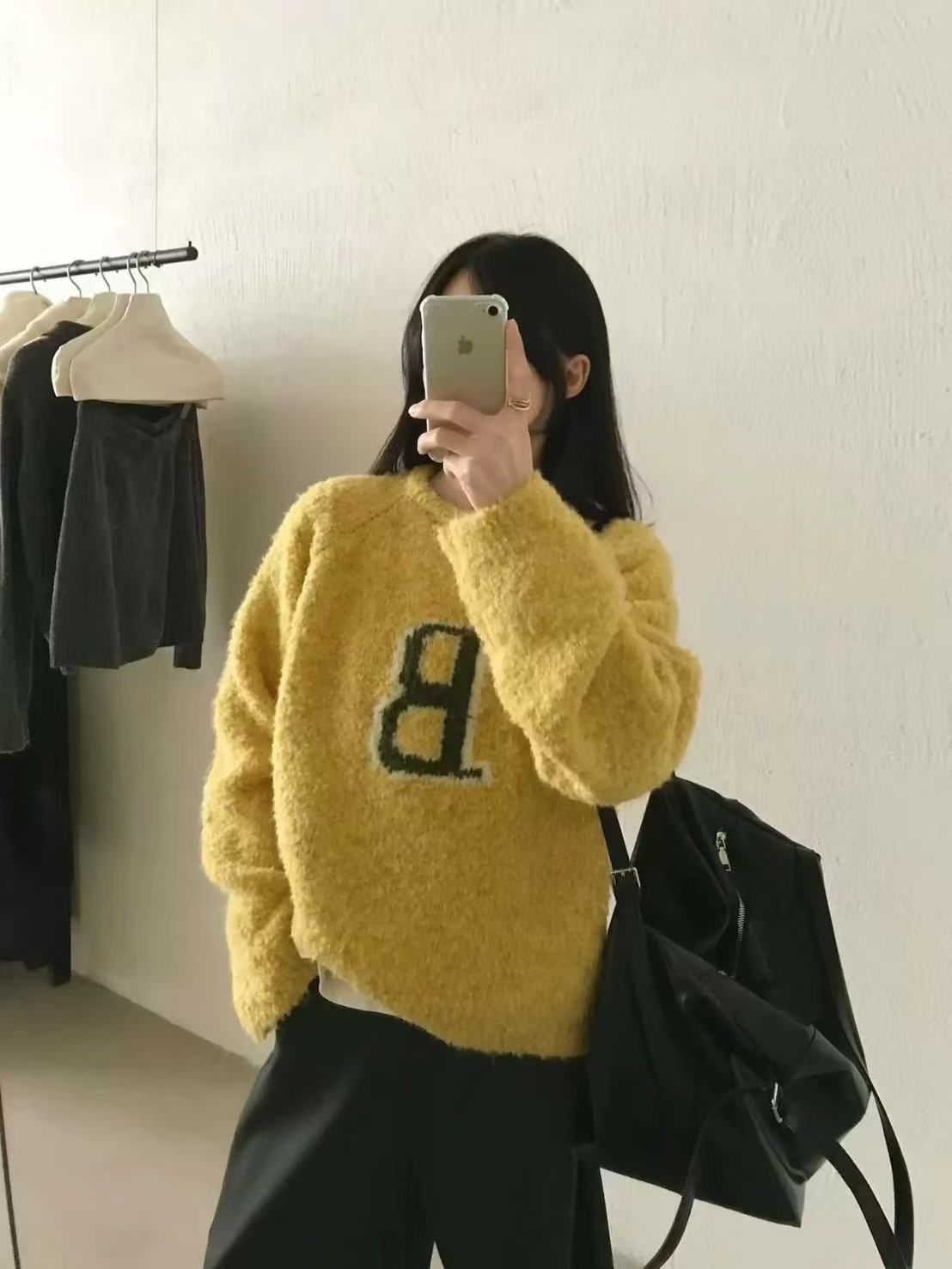 101 圈圈毛撞色字母B毛衣