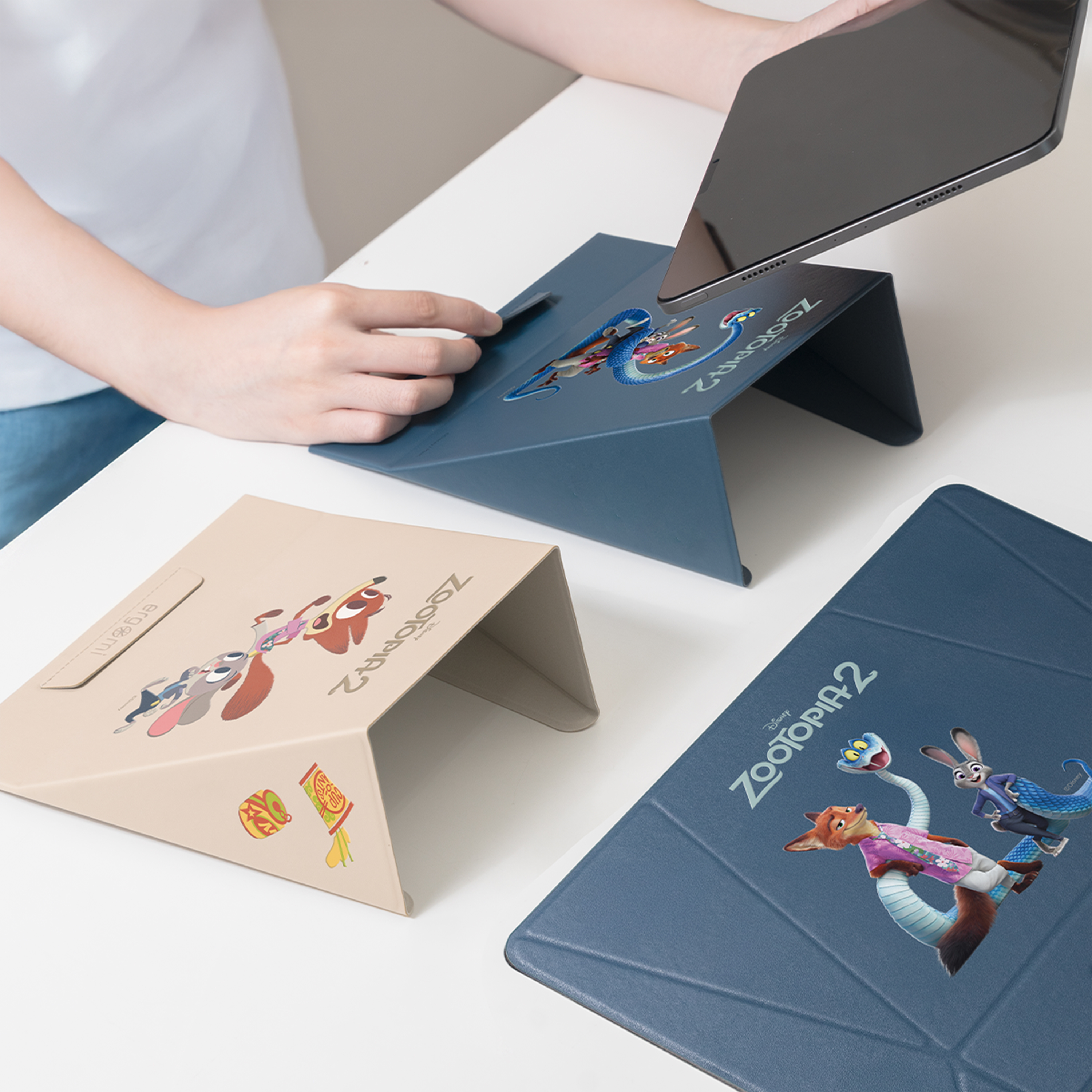 雲朵行動辦公組-動物方城市2(筆電包+筆電平板支架）贈三合一鼠墊 【正版授權】