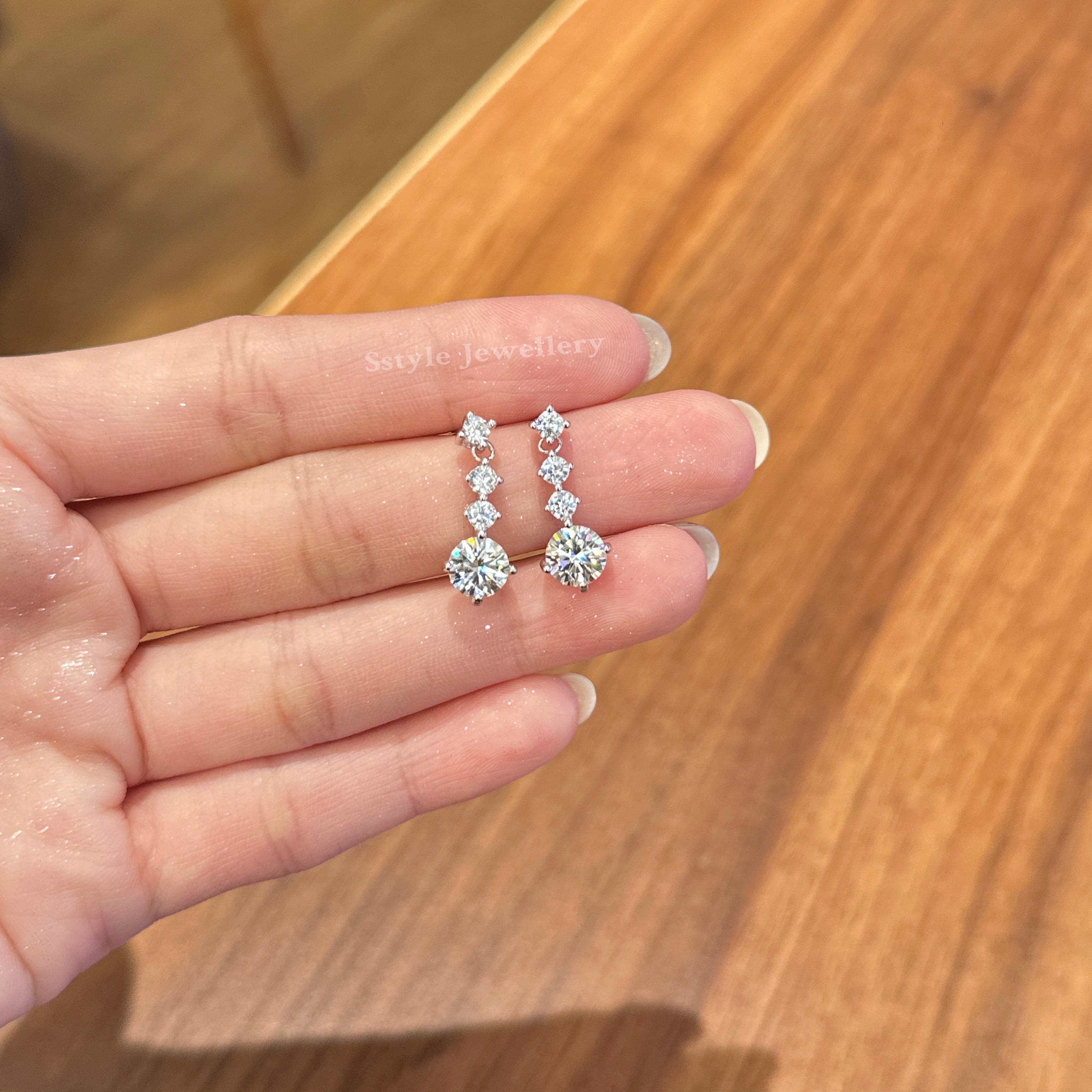 Valeria moissanite earrings