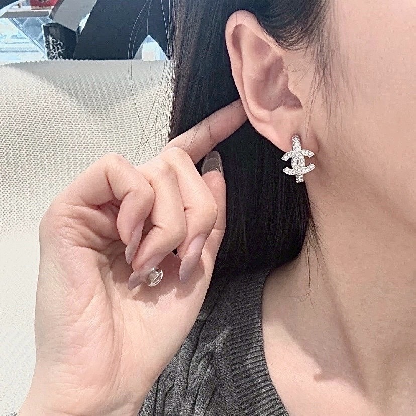 18k”25香奶奶白金夢幻滿鑽雙c高奢定製小耳圈