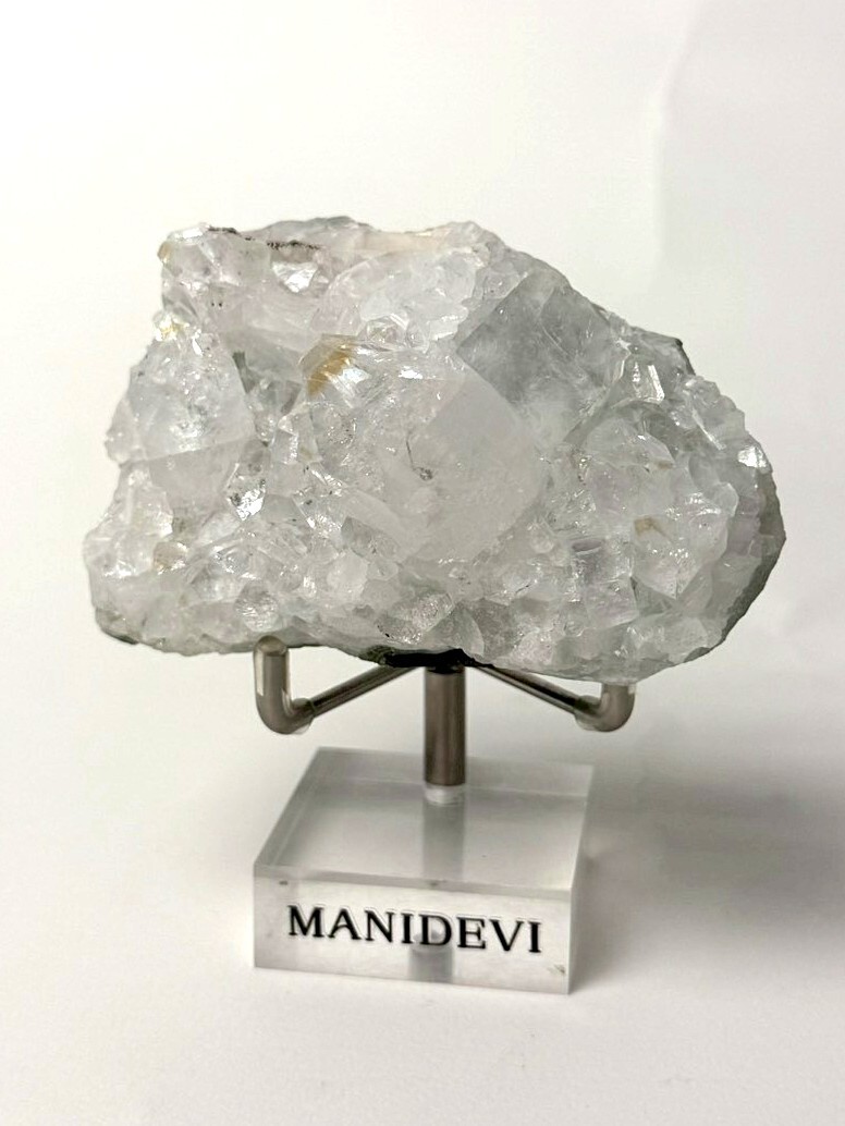 魚眼礦 Apophyllite