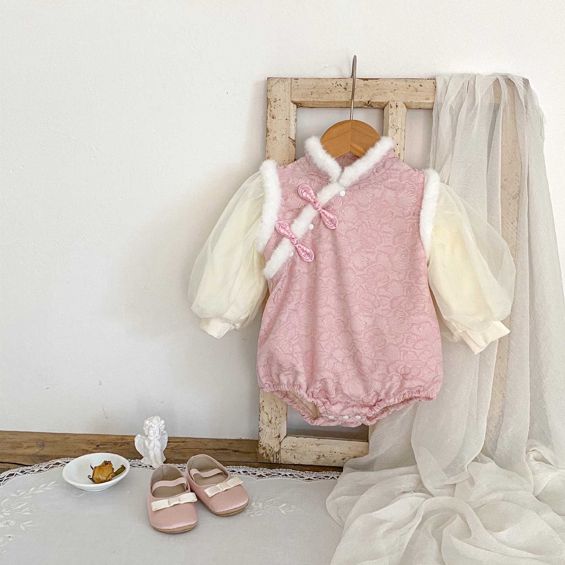 [陸製]過年服｜蓬蓬袖蕾絲包屁衣