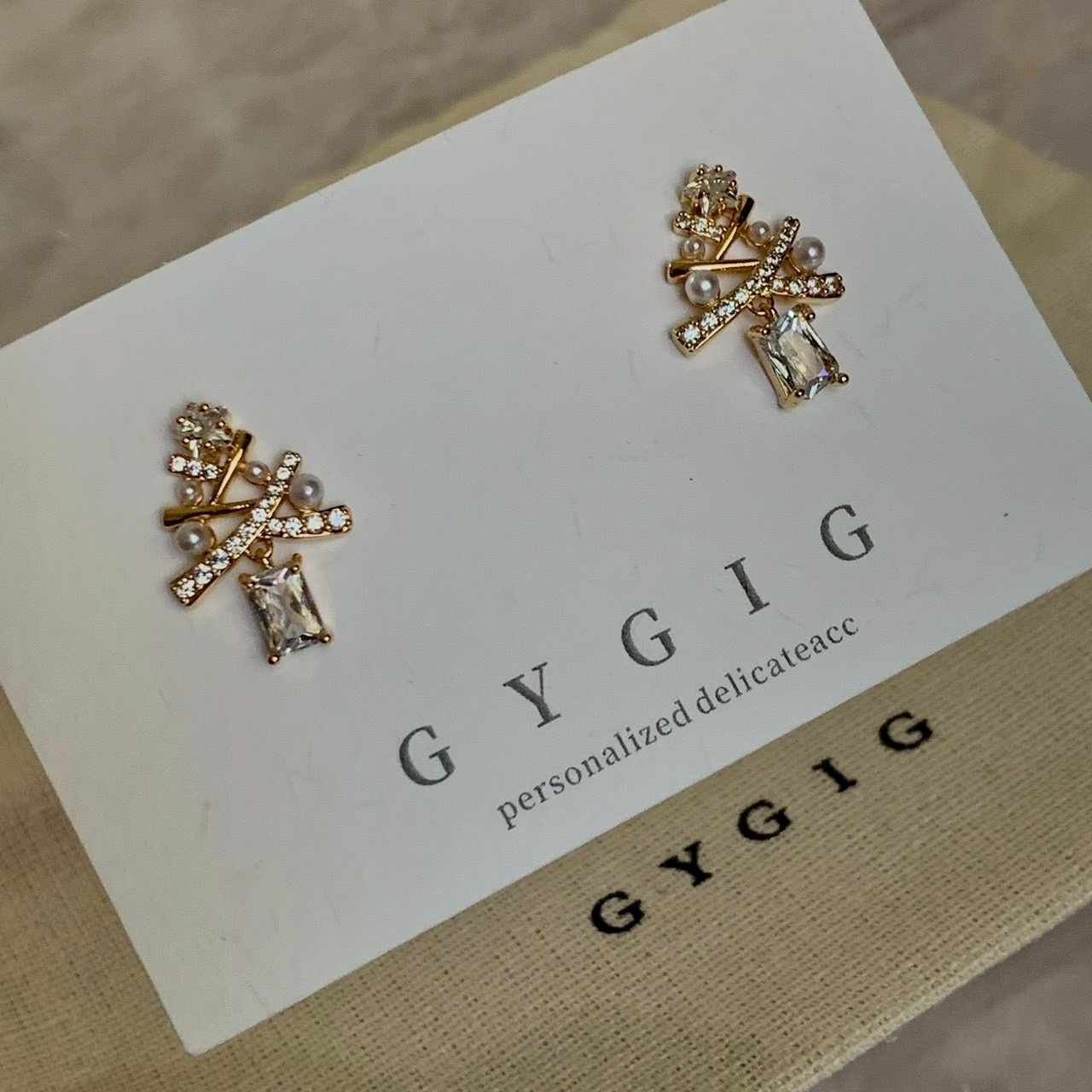 Gy”細緻珍珠鑽密織聖誕樹小墜耳釘