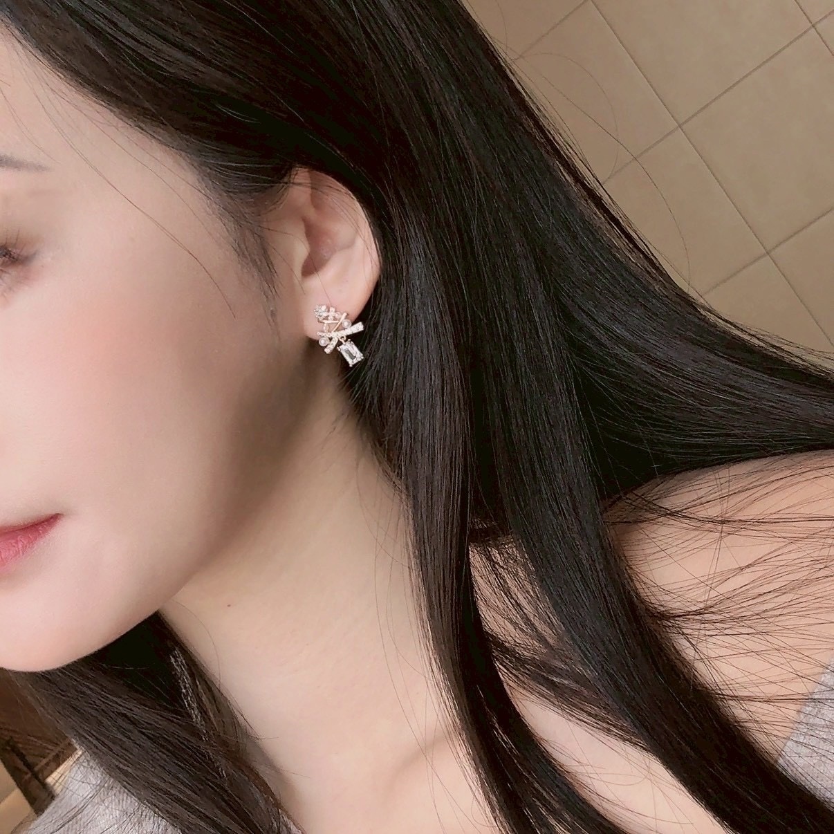 Gy”細緻珍珠鑽密織聖誕樹小墜耳釘