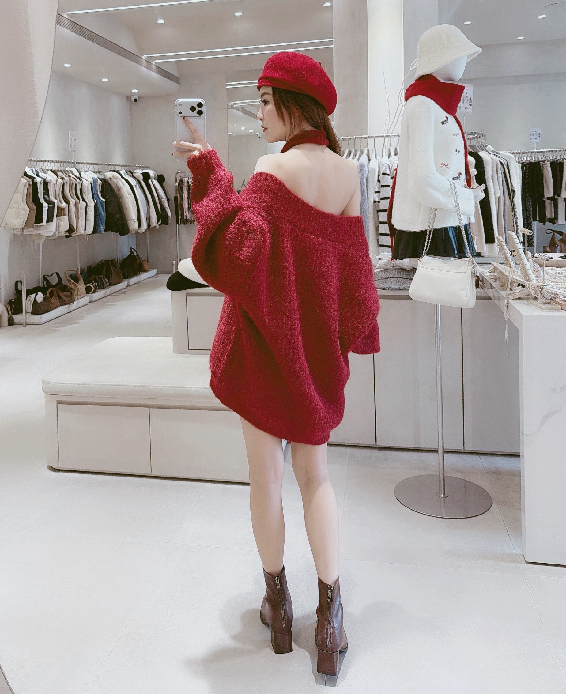 繞脖背心+鐵圈大版V領毛衣