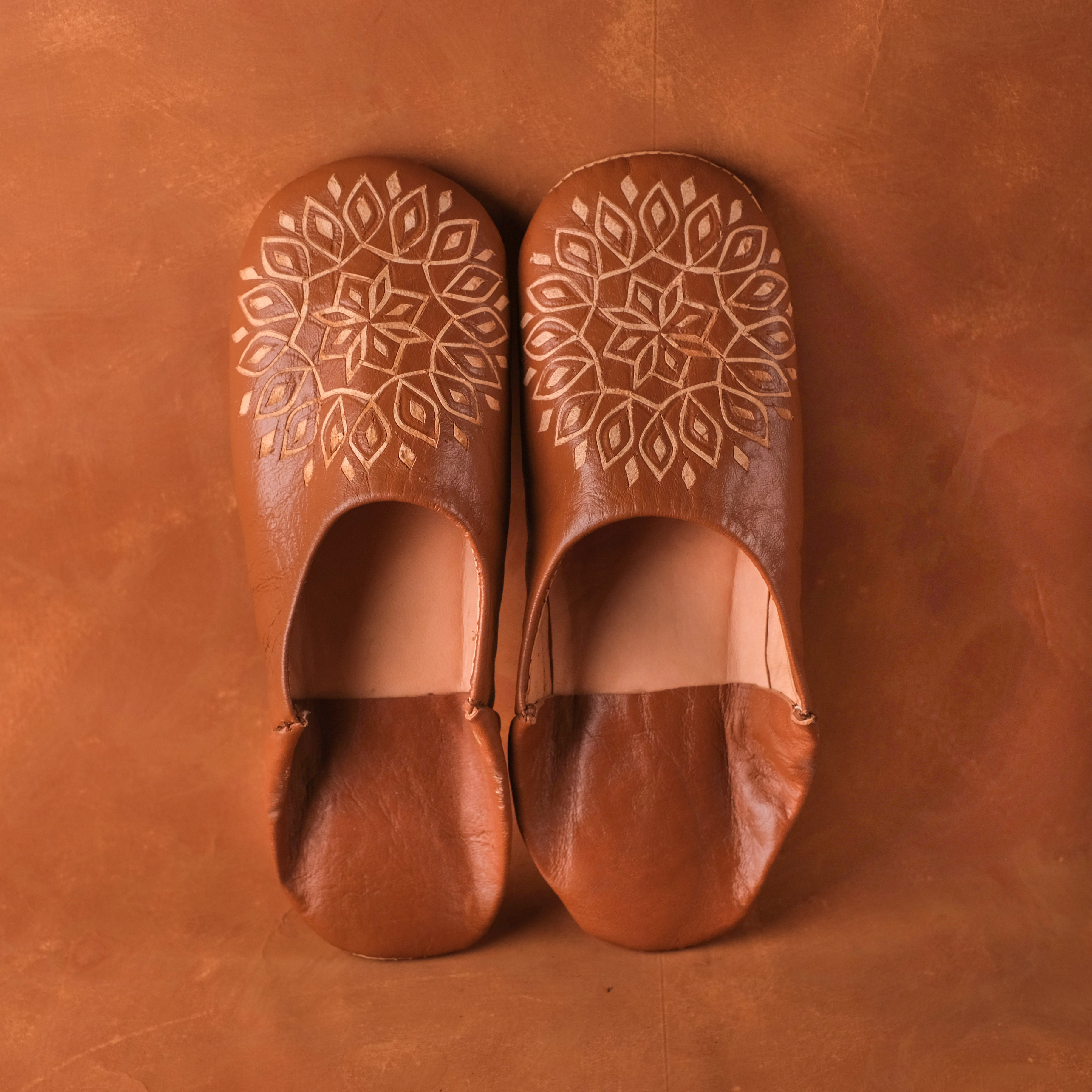 柏柏手工鞋 ｜刻紋淺棕 - 圓｜摩洛哥