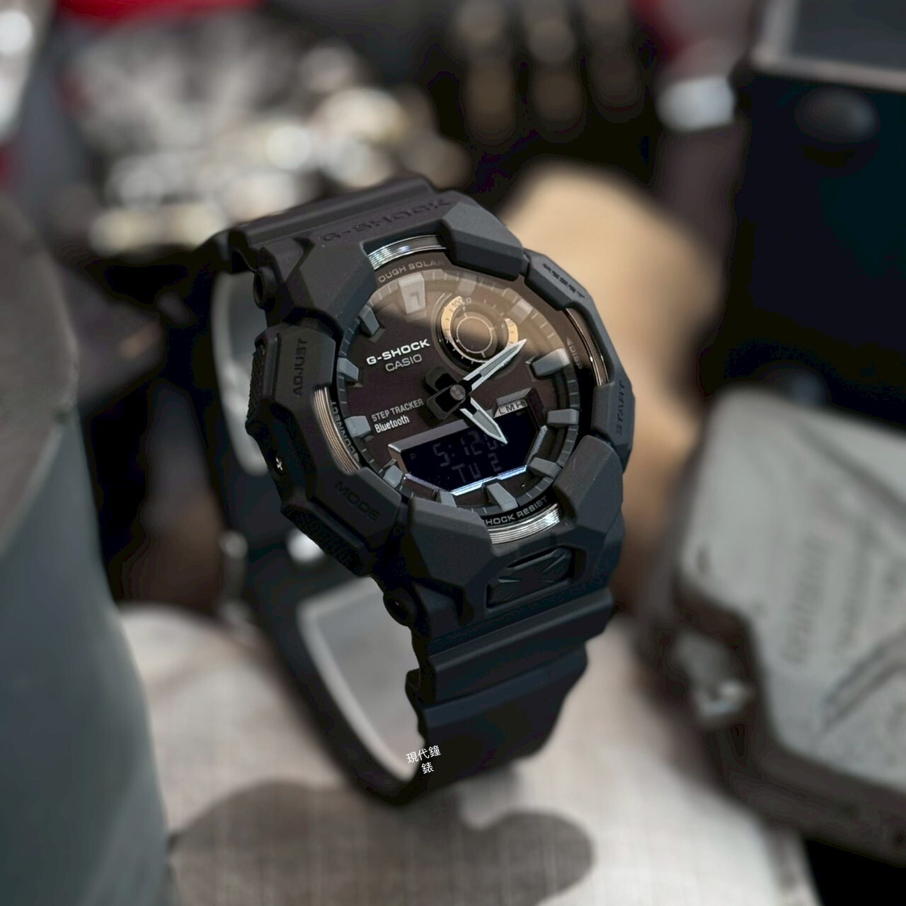 【G-SHCOK】太陽能 智慧藍芽 計步功能 雙顯錶 男錶 GA-B010-1A1 49.3mm 現代鐘錶