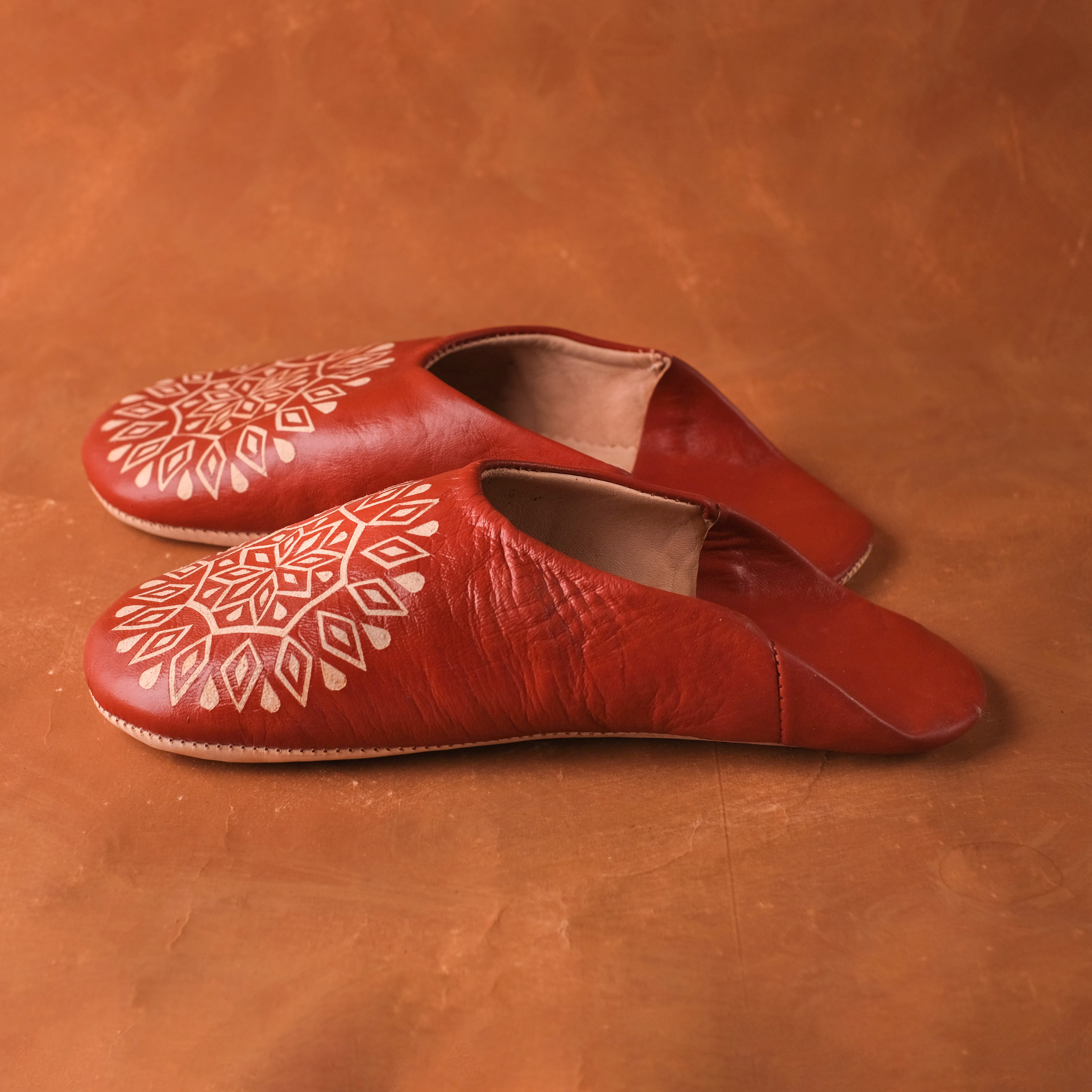柏柏手工鞋 ｜刻紋紅棕 - 圓｜摩洛哥