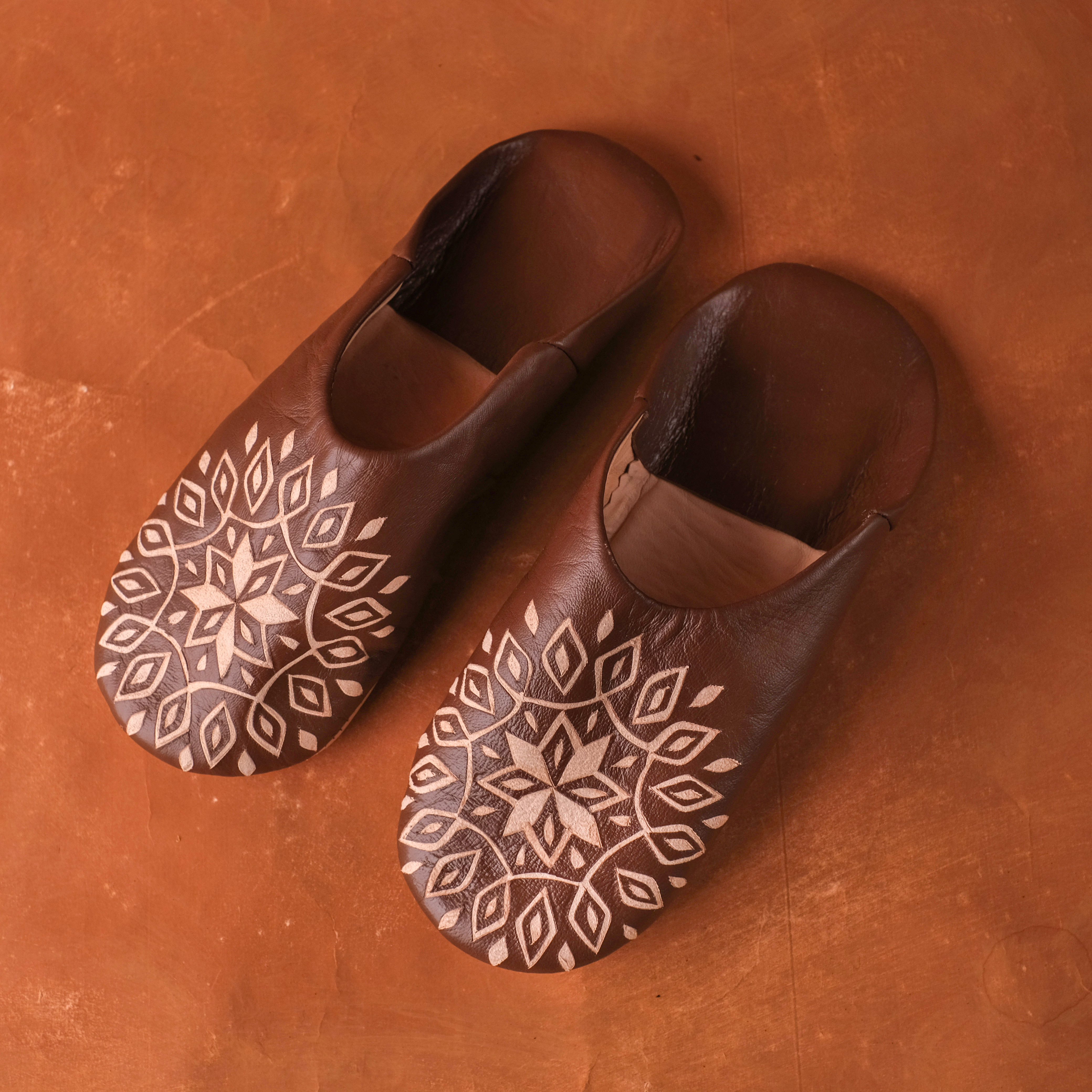 柏柏手工鞋 ｜刻紋深棕 - 圓｜摩洛哥
