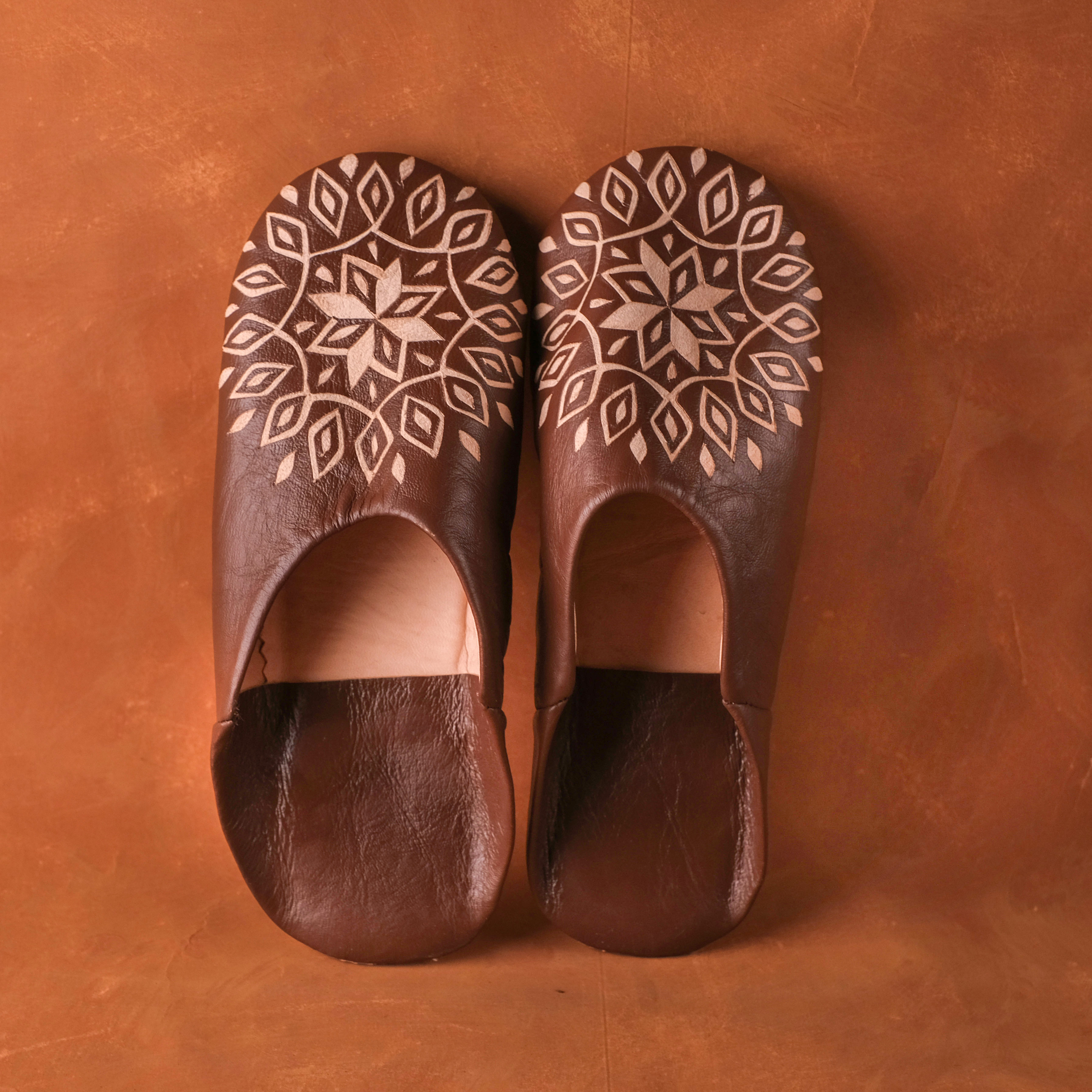 柏柏手工鞋 ｜刻紋深棕 - 圓｜摩洛哥