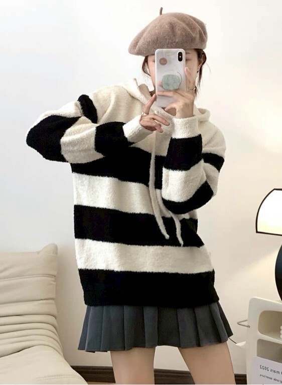QQ毛寬條連帽毛衣