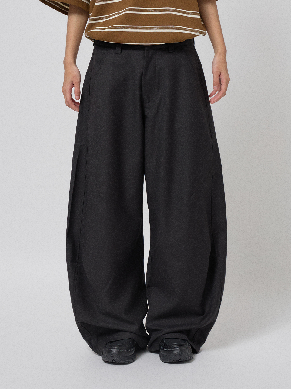 造型抓摺彎刀褲