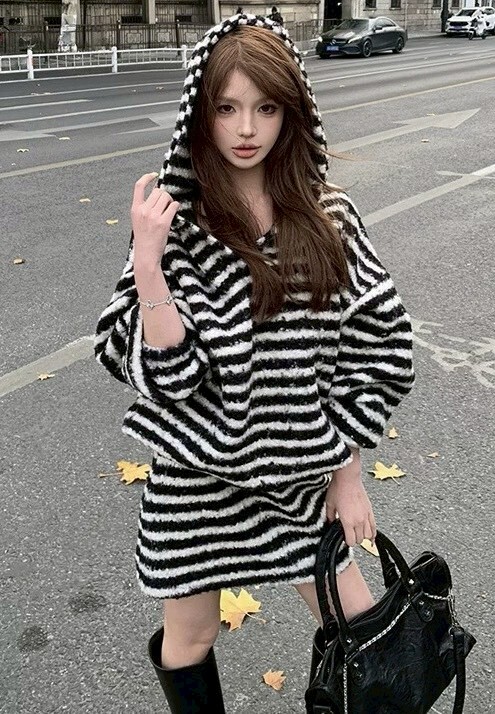 開釦QQ毛條紋連帽衣+褲裙