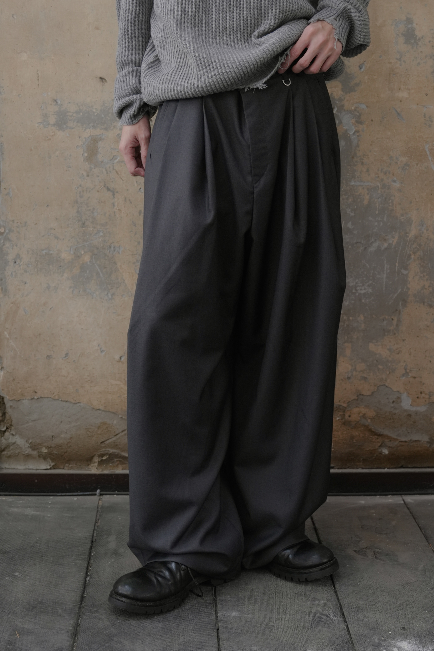 Two-Tuck Wide Slacks #長褲