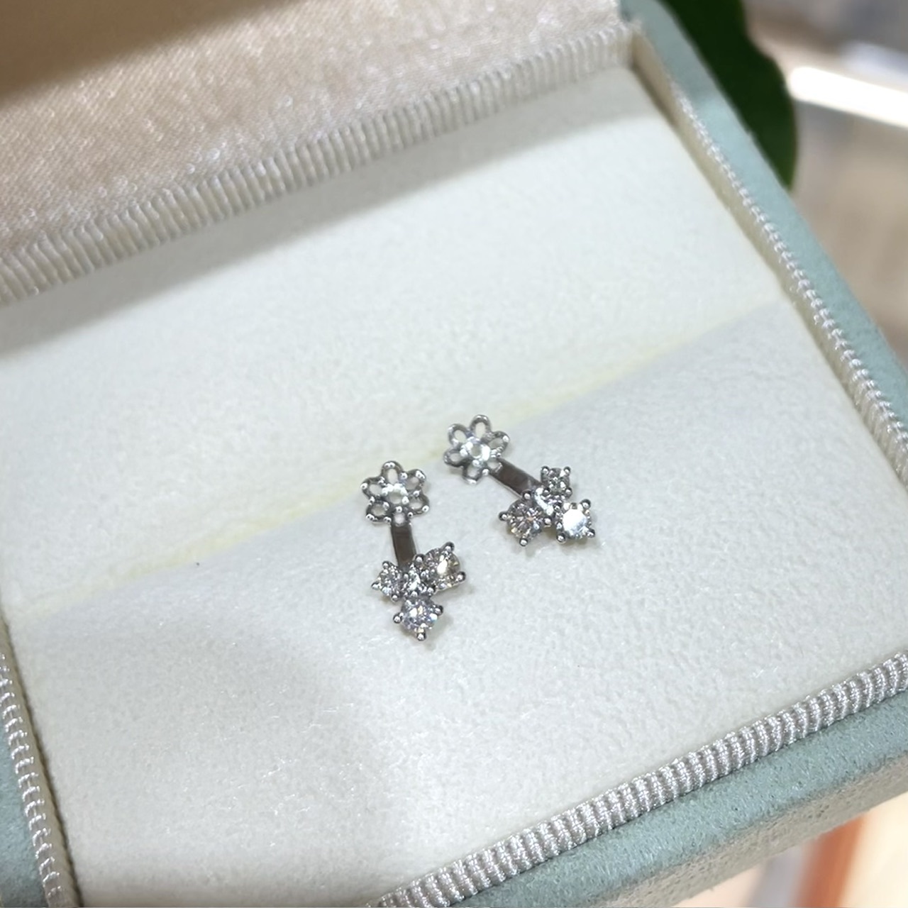 18K金3鑽石耳托 (適合8-11mm的圓形珍珠)