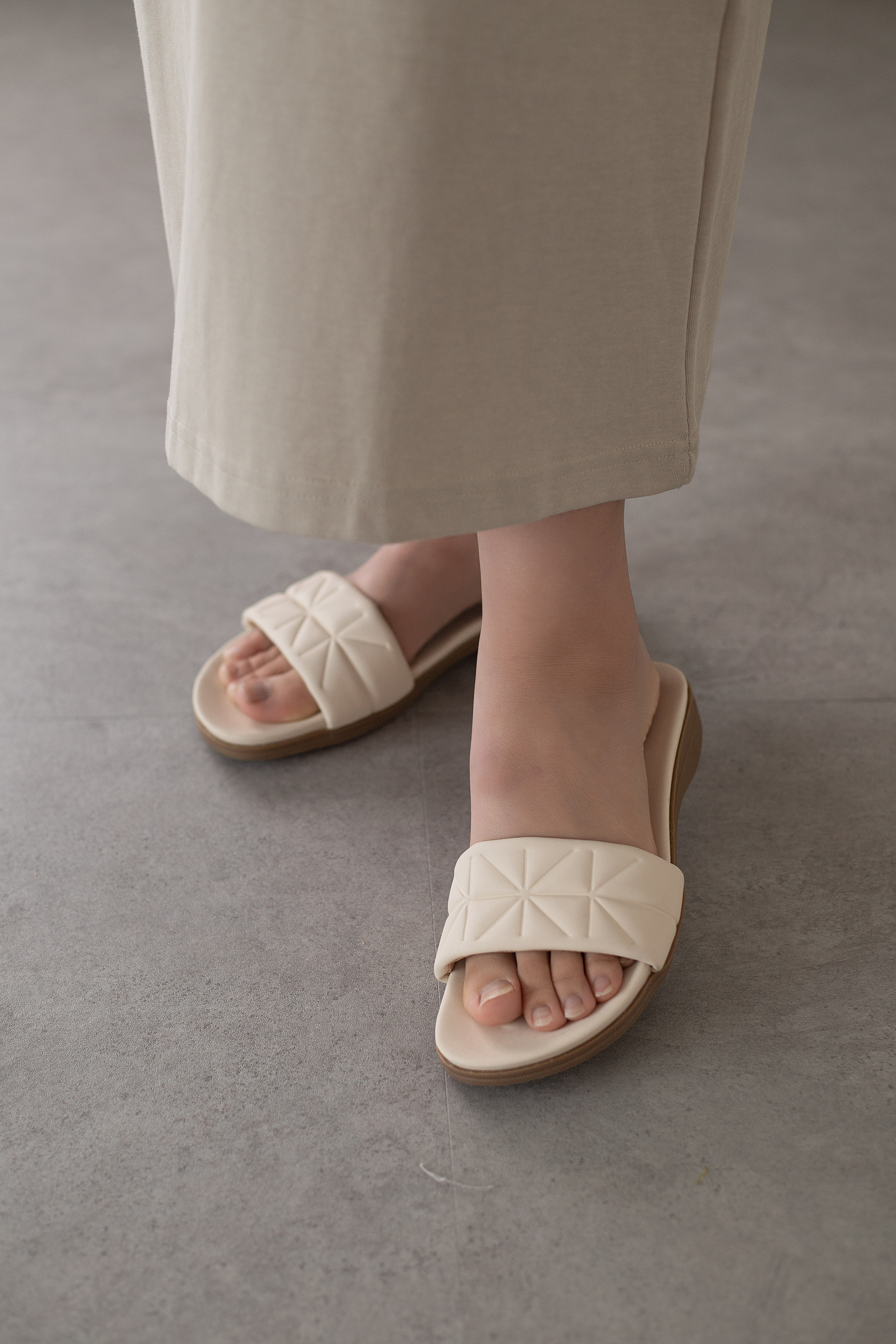 Endelyn Embross Sandals Beige-SH090BEI