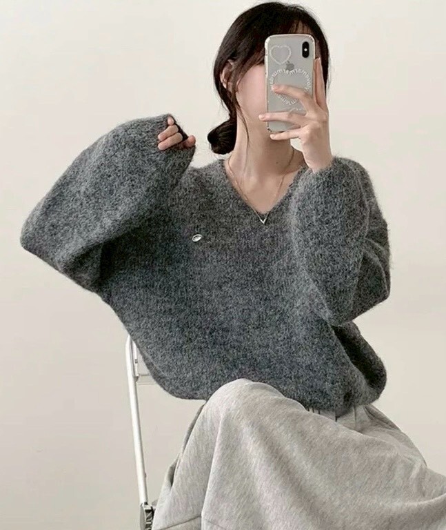 鐵牌V領羊絨針織上衣
