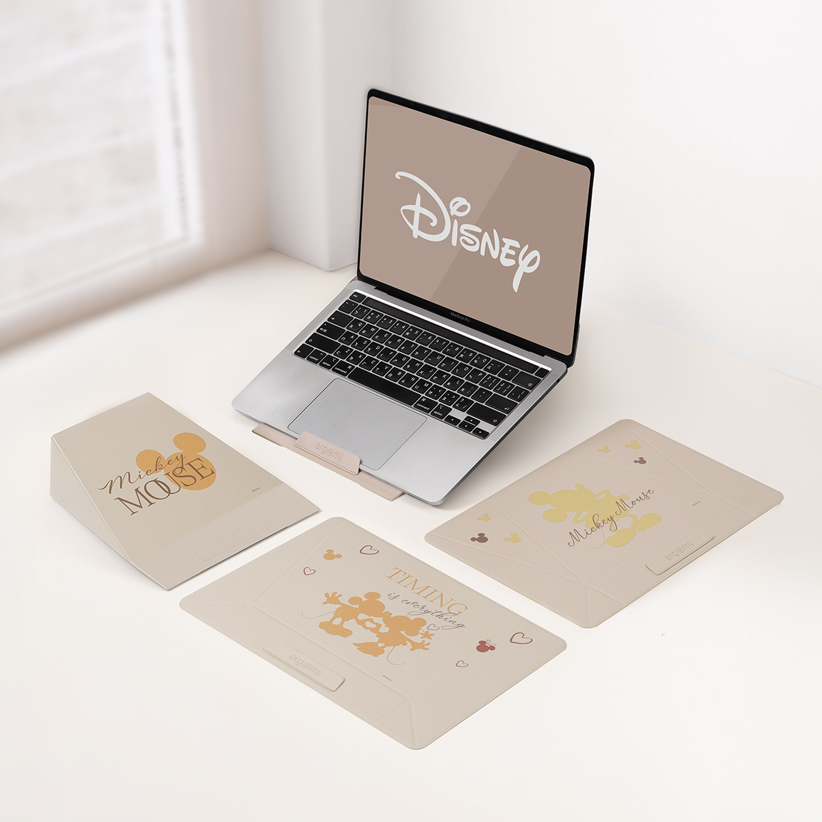 雲朵行動辦公組-米奇好朋友 (筆電包+筆電平板支架）贈三合一鼠墊 【正版授權】