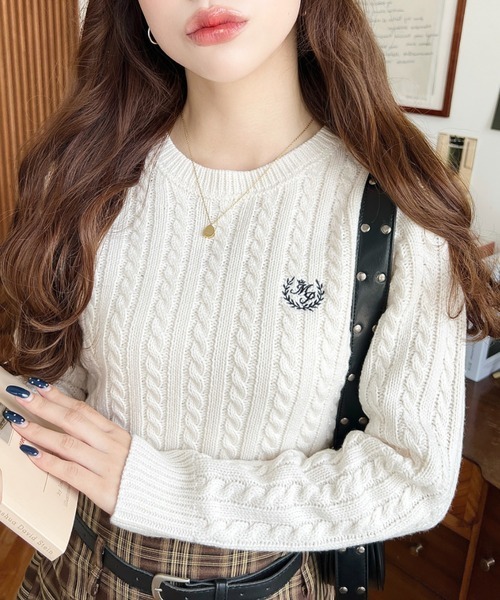 日本🇯🇵連線 Moment+ 學院風刺繡麻花針織套頭衫 打底 內搭 針織 針織衫 套頭衫 麻花 長袖 5色(任買兩件7-11免運)/預購