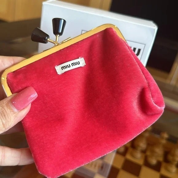 Miu Miu Warm Peach Velvet Pouch 贈品紅色絲絨散紙包