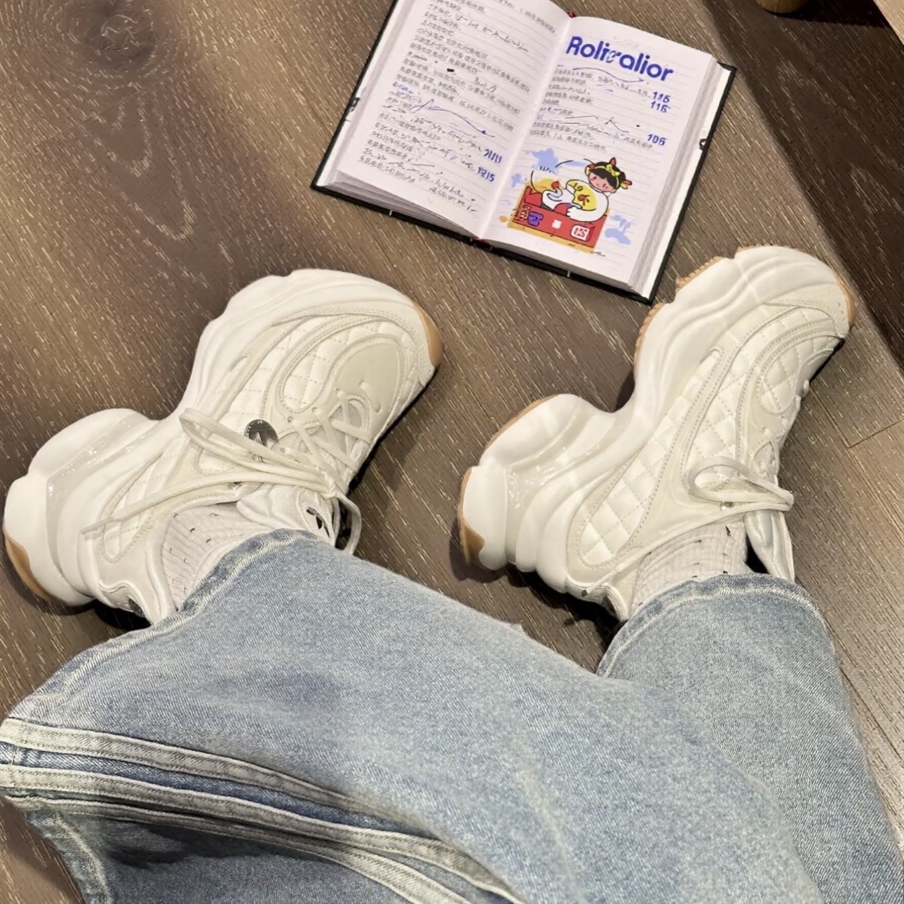 ADIDAS OZVENUZ 奶油米白 小香風 菱格紋 蝴蝶鞋 厚底增高 休閒 女鞋 HQ2643