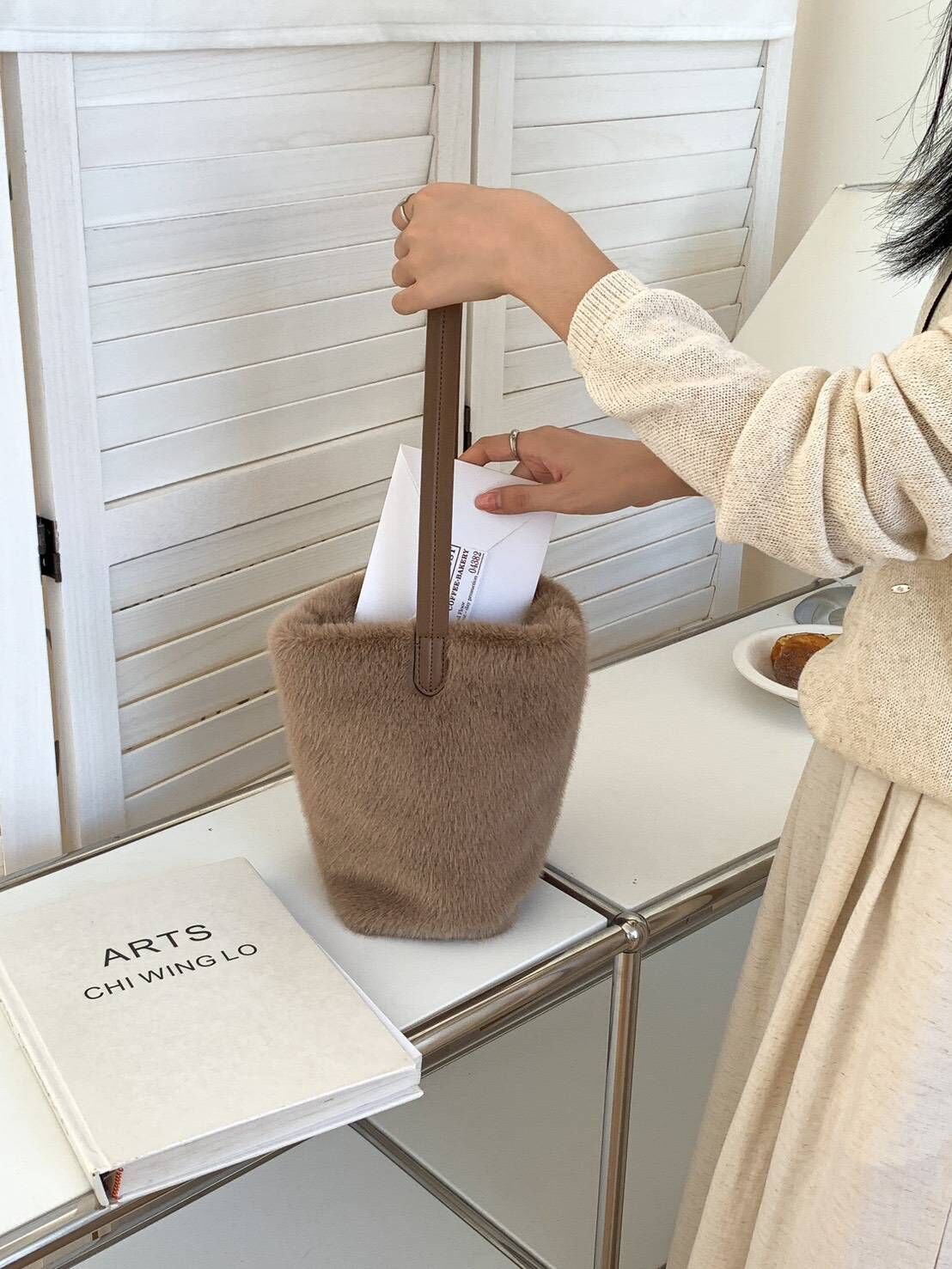 毛茸茸單肩水桶包 RS8805