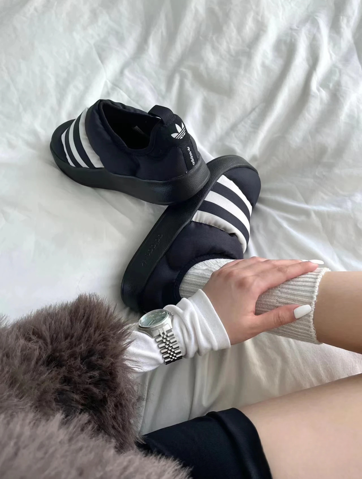 代購-Adidas Originals PUFFYLETTE 一蹬即穿 三條線 黑麵包 男女同款 黑白 GY4559