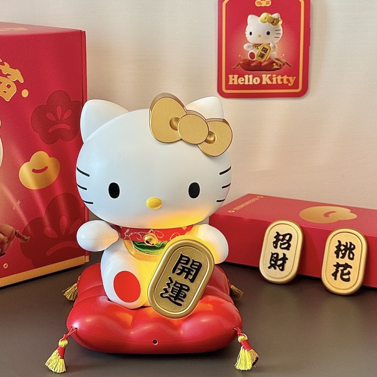 SANRIO HELLO KITTY 招財貓禮盒版 凱蒂貓 擺件燈 金幣音效 新年禮物 喬遷禮
