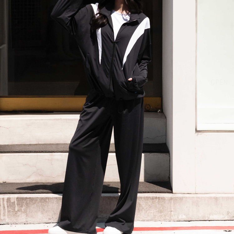 PLEATED WIDE-LEG TROUSERS