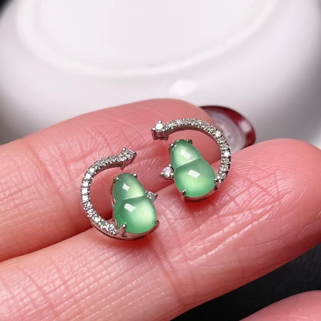 1229421 翡翠葫蘆耳釘