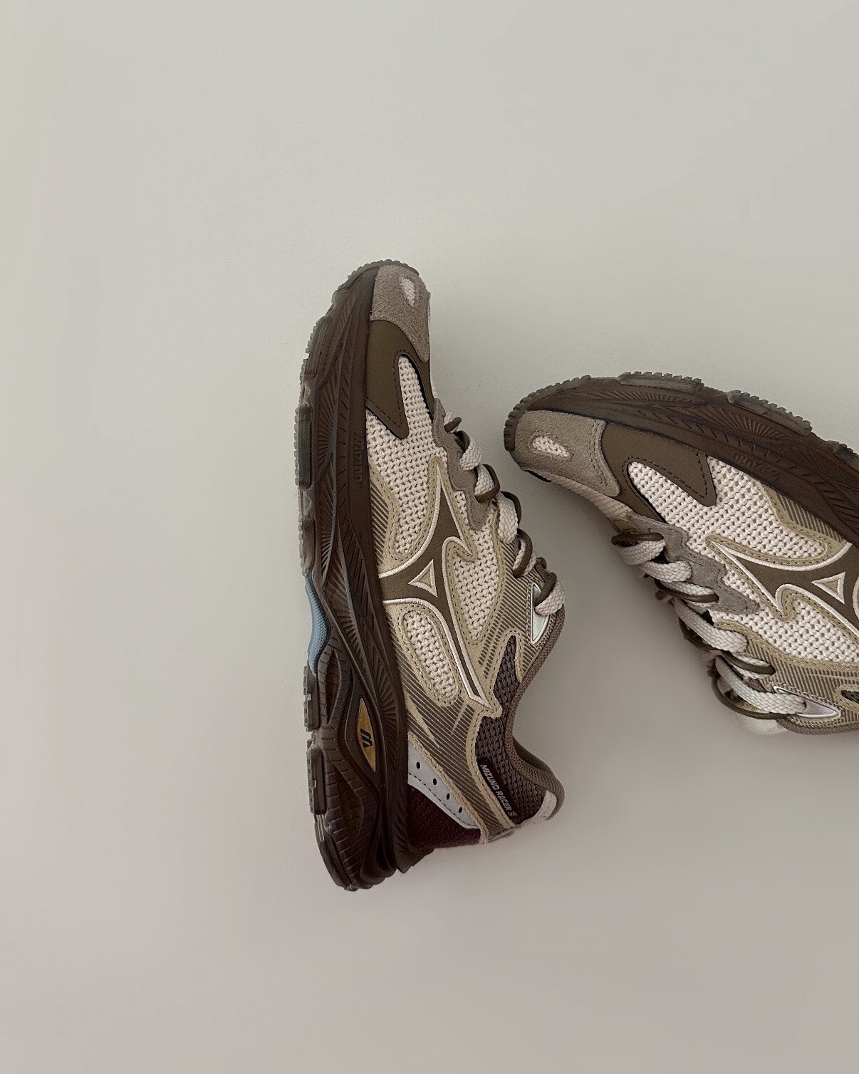 <馬年限定😍 >MIZUNO RACER S 120週年 美津濃 禮盒組 摩卡奶棕 奶灰色 米色 大地色 咖啡色 棕色 復古 男女鞋 D1GH253518