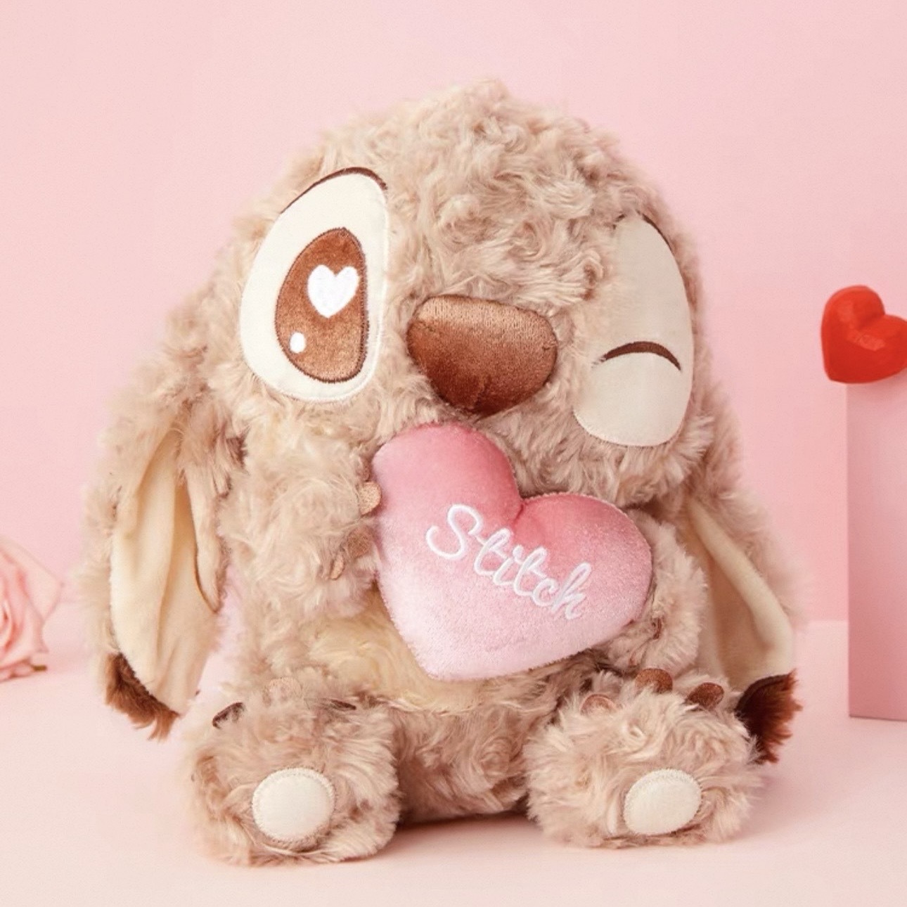 DISNEY 迪士尼 史迪奇 巧克力香味 變裝 抱愛心 玩偶 毛絨