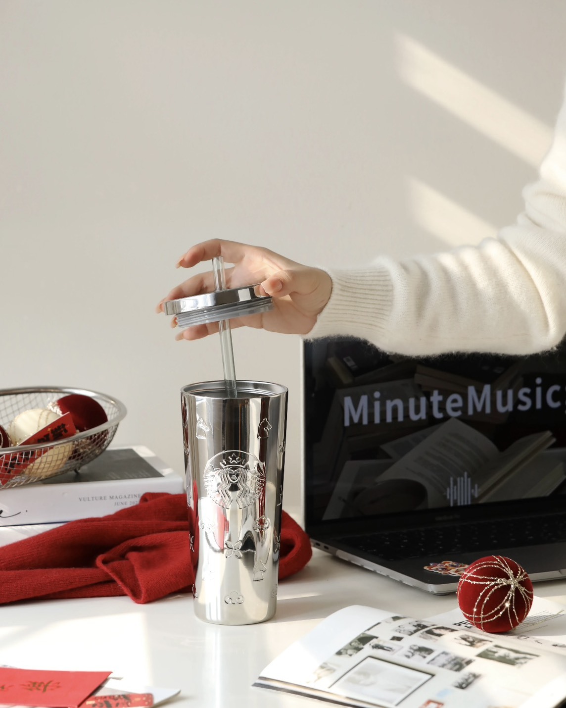 KTQ STORE ‧ STARBUCKS  星巴克 馬年限定 駿躍星程系列 銀色 浮雕 吸管杯 690ml