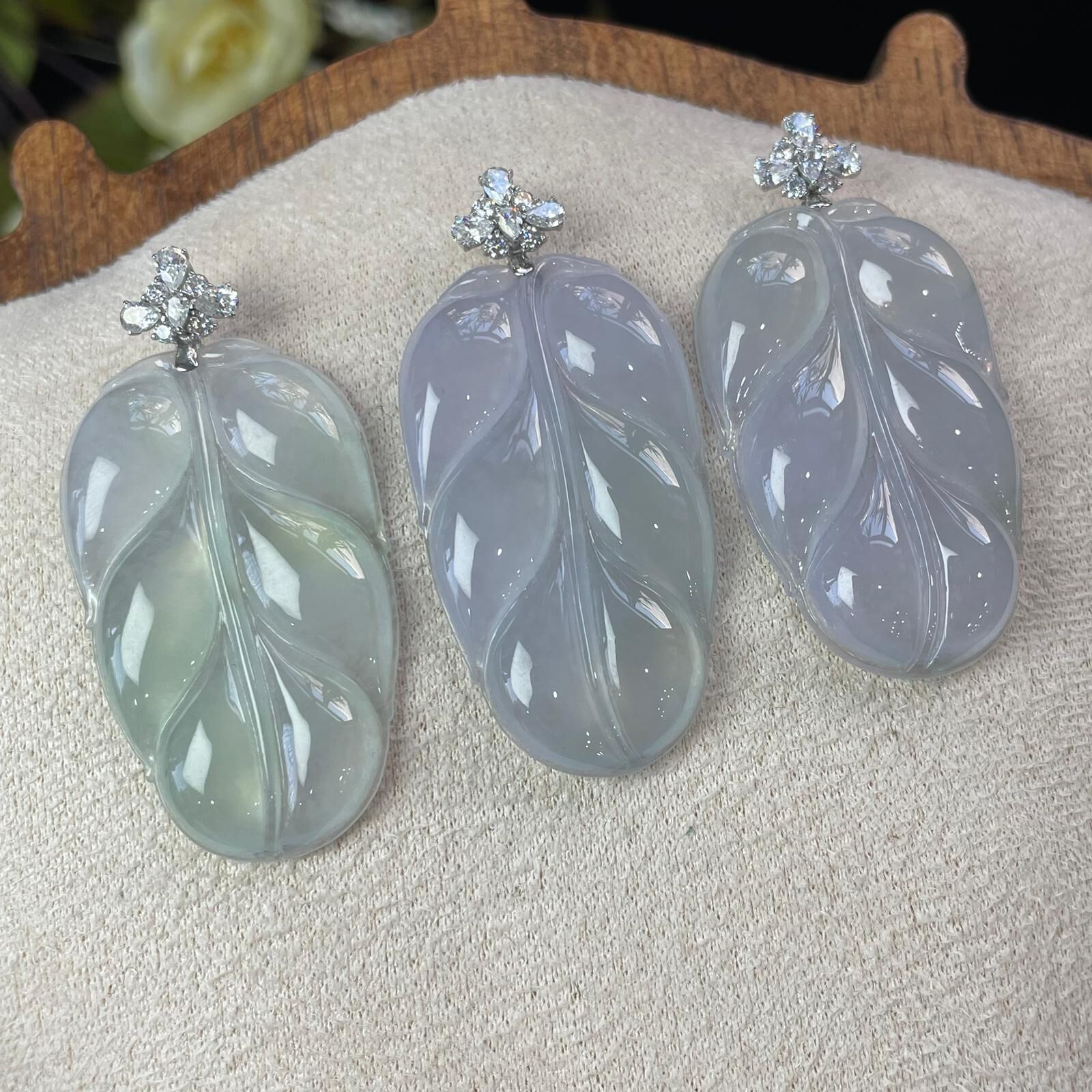 【直播】LL010509 難得一遇翡翠冰幻彩大葉子18K吊墜 (BR85)(送玉牌一個)