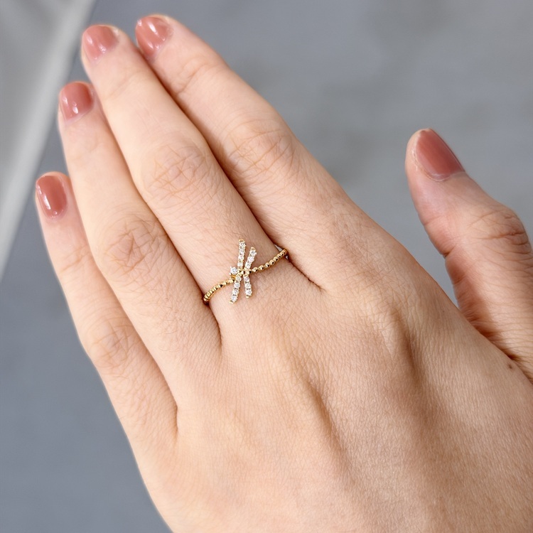 18K金特式造型鑽石戒指