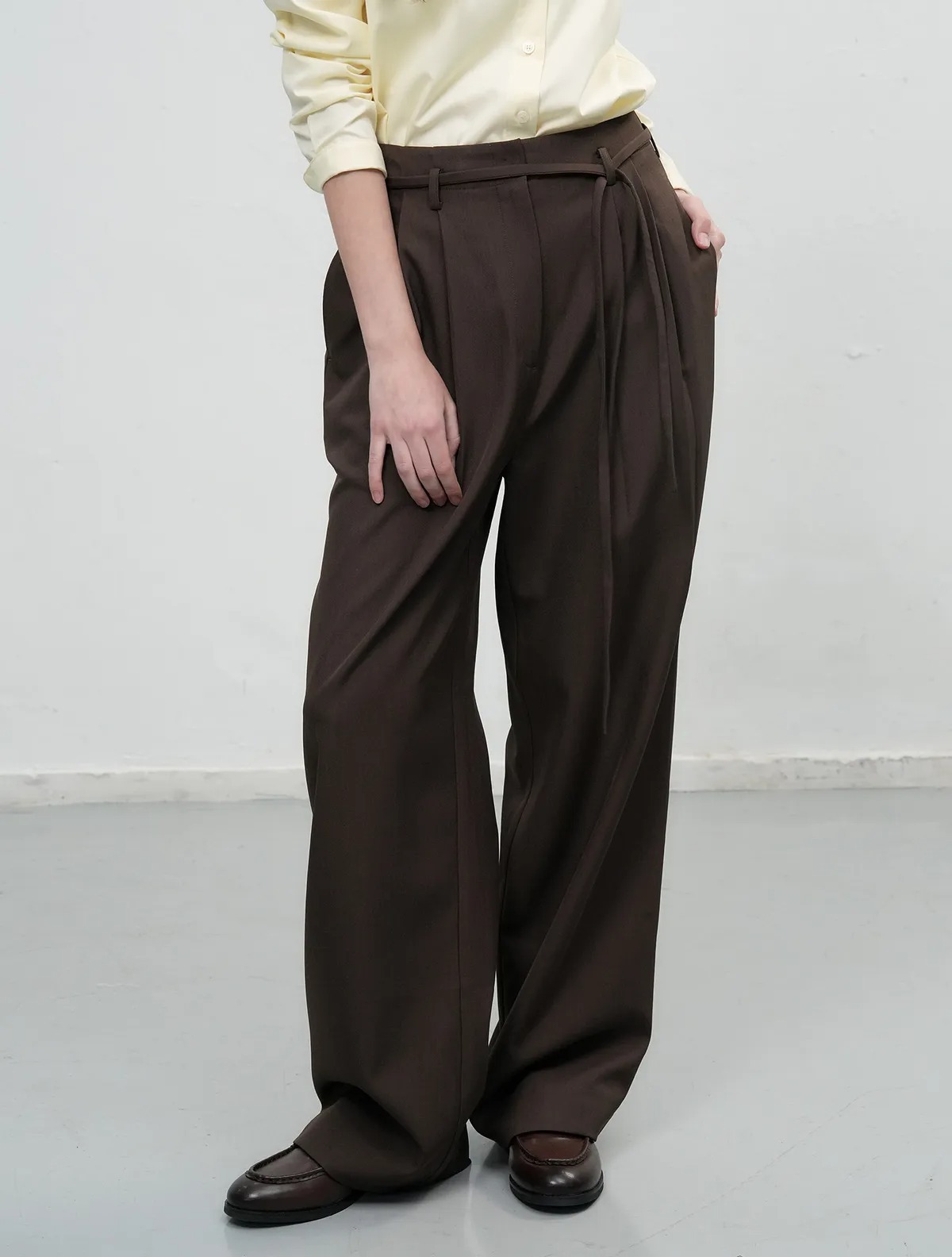 General Idea Belted Two-tuck Wide Slacks