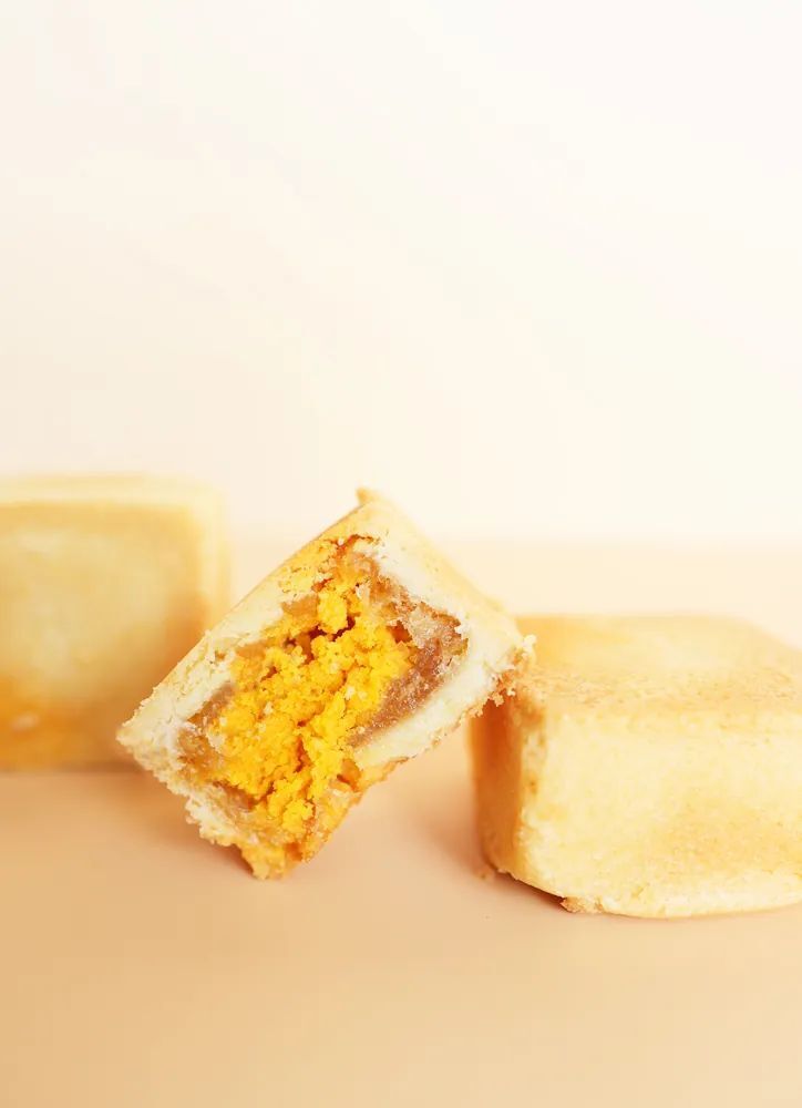 TW11 Vigor Kobo Pineapple Cake With Egg-Yolk