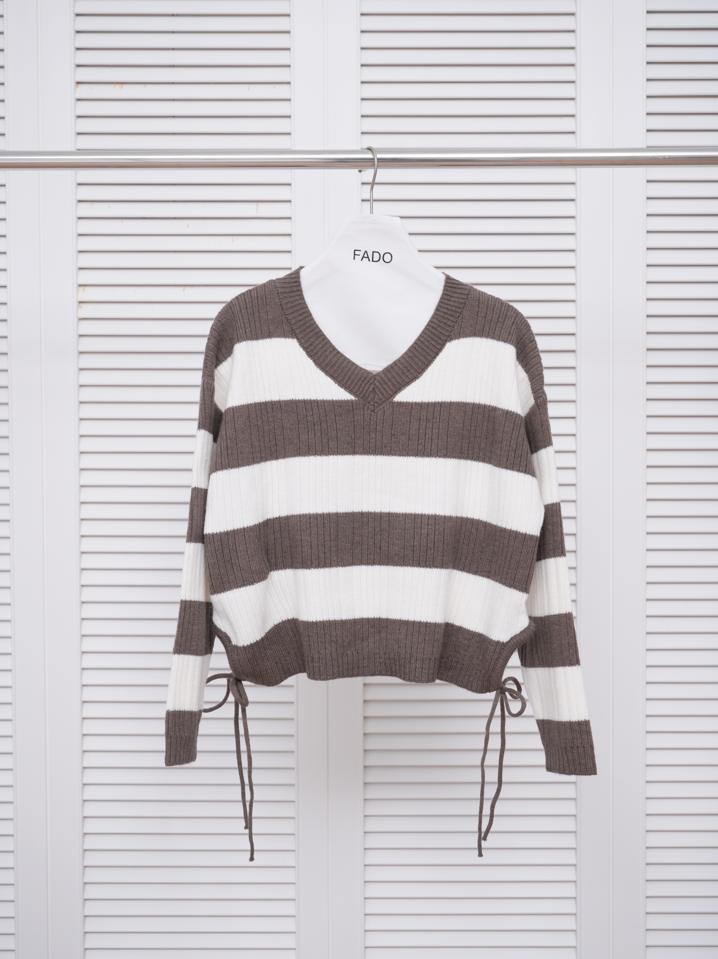 法朵Fado shop｜側綁帶條紋V領針織衫 0114076 四色