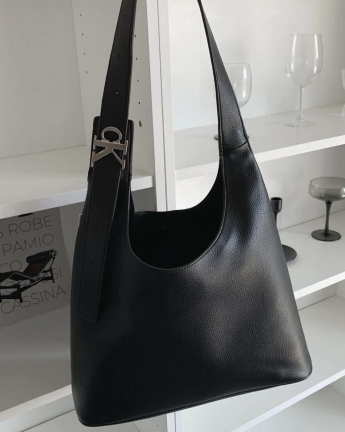 Calvin Klein CK Archive Hardware Buckle 可調式 皮革 單肩包 黑